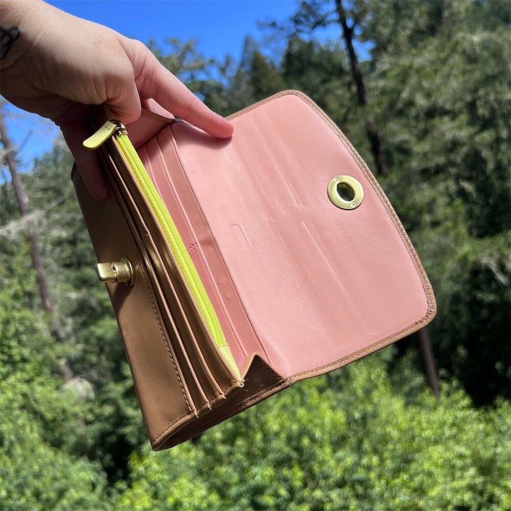 VINTAGE COACH Smooth Leather Turn-Lock Wallet Tan w Gold Hardware - Picture 7 of 13